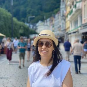 Meet your Posher, Eva